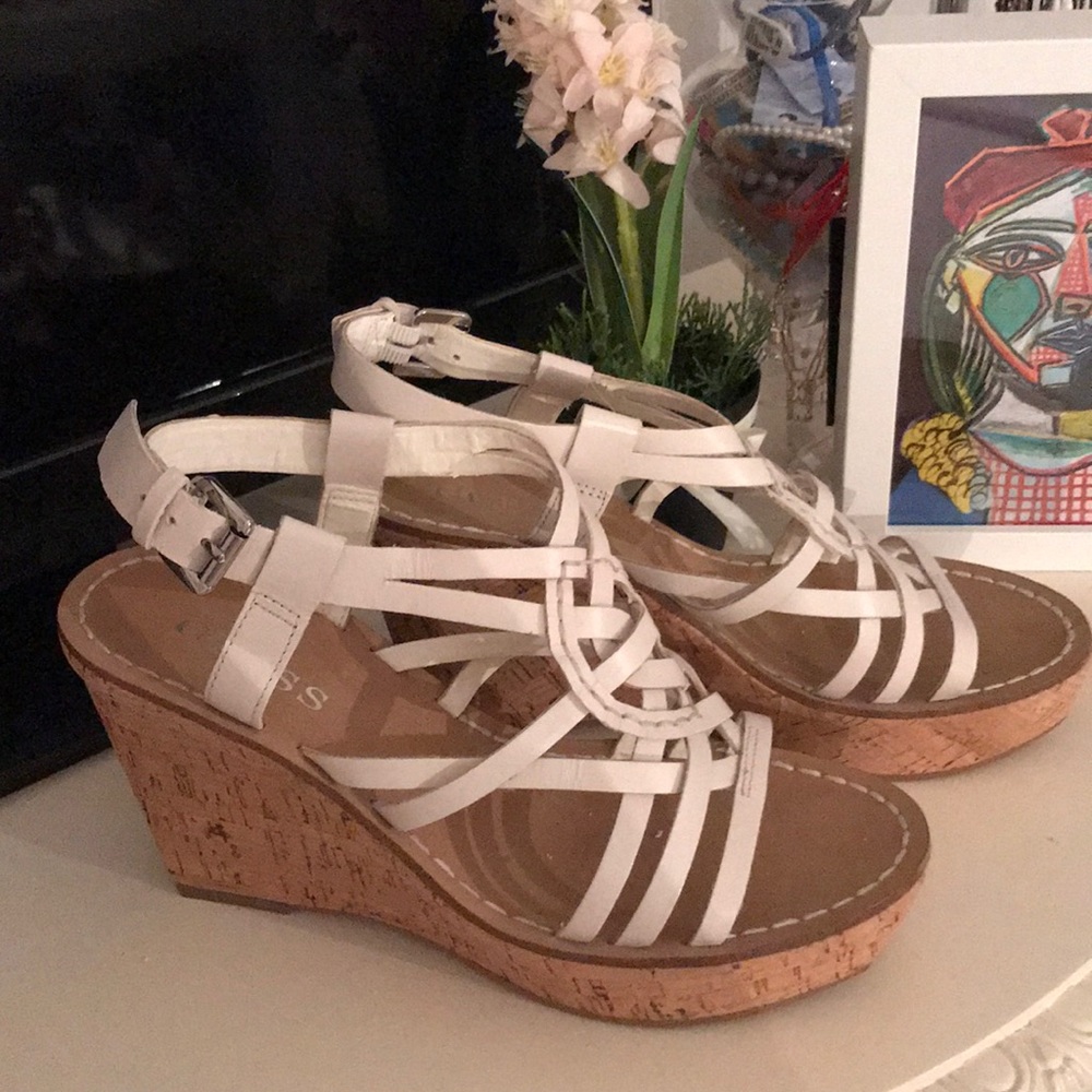 Guess white wedges